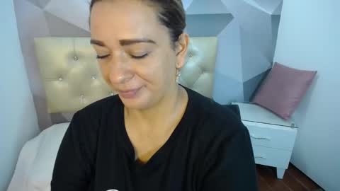 milf_hugeboobs online show from October 27, 11:03 am