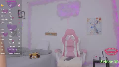 Snapshot of milfaaura chatting on February 19, 2:51 am Aura online show from February 19, 2:51 am