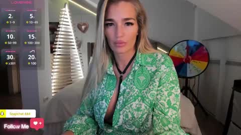 Snapshot of milfblondy chatting on January 25, 11:22 pm Ingrid online show from January 25, 11:22 pm