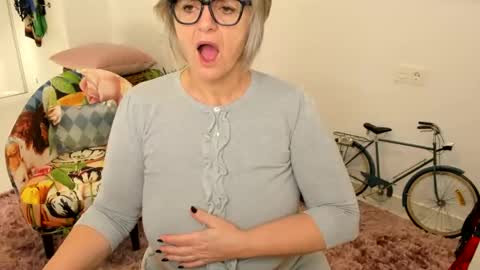 MilfElla online show from January 30, 8:54 am