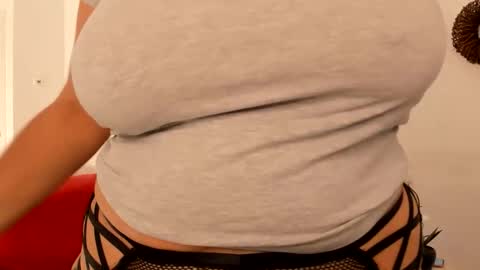 MilfElla online show from November 29, 9:23 am