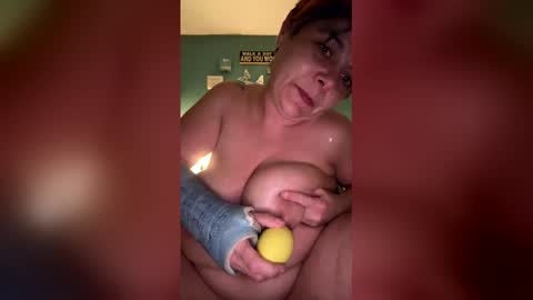 Snapshot of milfy1900s chatting on April 12, 6:07 am milfy1900s online show from April 12, 6:07 am