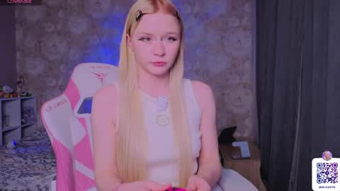 Snapshot of miliameow chatting on April 30, 9:52 pm Milia online show from April 30, 9:52 pm