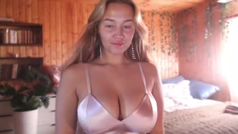 milk_bunny_ online show from July 1, 11:12 am