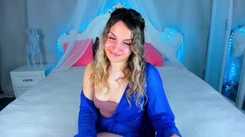 milkablond online show from April 1, 1:06 am