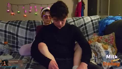 Snapshot of milkandhoneycams chatting on November 3, 3:30 am MilkandHoney online show from November 3, 3:30 am