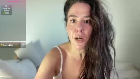 Snapshot of milkandhoneylullabies chatting on October 15, 12:38 pm Milk online show from October 15, 12:38 pm