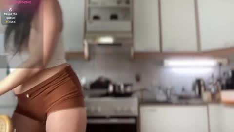 Snapshot of milkandhoneylullabies chatting on December 16, 9:47 am Milk online show from December 16, 9:47 am