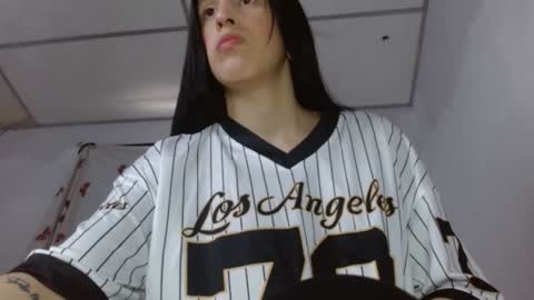 Amira online show from December 21, 5:40 pm