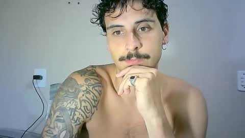 Snapshot of milkoffee chatting on December 8, 12:18 am milkoffee online show from December 8, 12:18 am