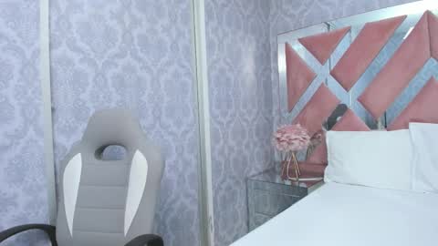 Snapshot of milkybaby_ chatting on November 18, 6:34 pm Sofia online show from November 18, 6:34 pm