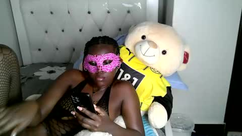 Milkybee online show from November 27, 10:56 pm