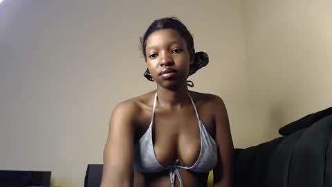 Snapshot of milla_armani chatting on February 21, 10:49 am milla_armani online show from February 21, 10:49 am