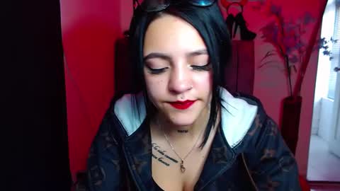 Snapshot of millacounisslosexanal chatting on September 18, 3:25 pm Violeta online show from September 18, 3:25 pm