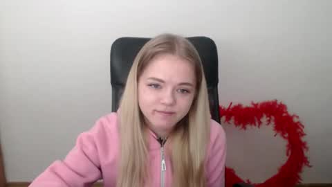 millaloveli online show from February 18, 8:43 am