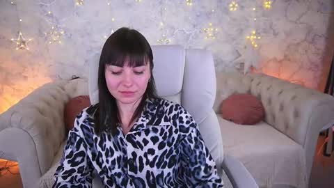 millaluxlove online show from January 13, 8:41 am