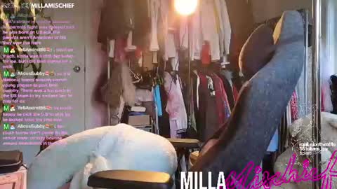 Snapshot of millamischief chatting on June 17, 7:59 pm Milla Mischief online show from June 17, 7:59 pm