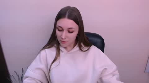 Milla online show from November 28, 1:14 pm