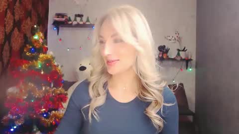 Snapshot of millaxqueen chatting on December 14, 5:18 am MillaXQueen online show from December 14, 5:18 am