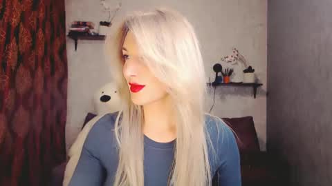 Snapshot of millaxqueen chatting on February 10, 12:29 pm MillaXQueen online show from February 10, 12:29 pm