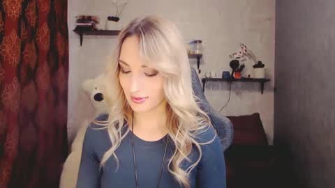 Snapshot of millaxqueen chatting on February 23, 8:49 am MillaXQueen online show from February 23, 8:49 am