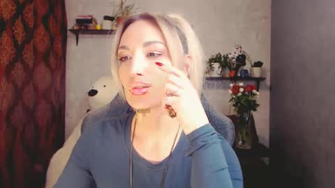 Snapshot of millaxqueen chatting on March 10, 2:48 pm MillaXQueen online show from March 10, 2:48 pm