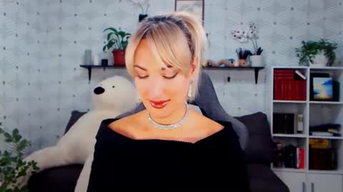 Snapshot of millaxqueen chatting on October 11, 12:47 pm MillaXQueen online show from October 11, 12:47 pm