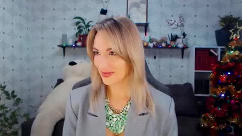 MillaXQueen online show from December 20, 3:30 pm