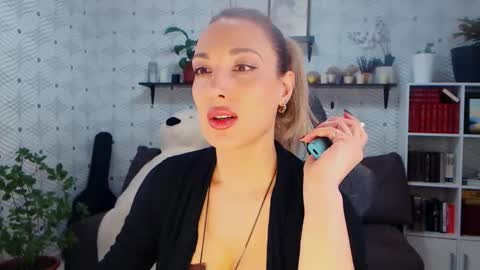 MillaXQueen online show from February 22, 7:29 am