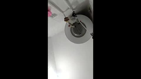 Snapshot of millenabella chatting on April 3, 10:46 am millenabella online show from April 3, 10:46 am