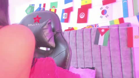 Snapshot of miller_silvana chatting on June 27, 12:22 pm miller_silvana online show from June 27, 12:22 pm