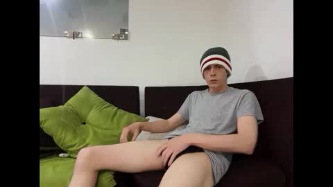 Snapshot of millerjdm chatting on November 16, 10:59 pm SlimnHungOH online show from November 16, 10:59 pm