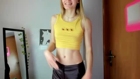millie_lacroix online show from April 2, 1:42 pm