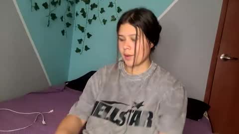 Snapshot of milliesweet77 chatting on November 30, 7:18 pm milli online show from November 30, 7:18 pm