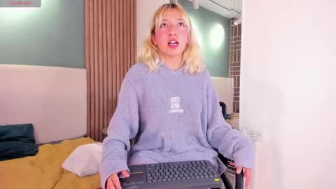 Snapshot of milly_cute chatting on March 4, 3:37 pm milly_cute online show from March 4, 3:37 pm