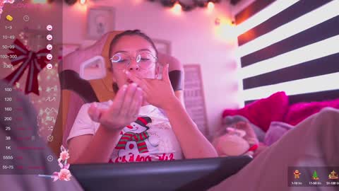 Snapshot of milly_kenner chatting on December 11, 7:57 pm MILLY online show from December 11, 7:57 pm