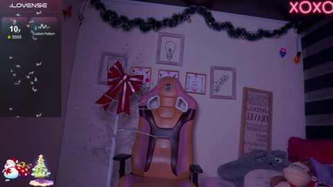 Snapshot of milly_kenner chatting on December 14, 1:39 am MILLY online show from December 14, 1:39 am