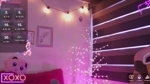 Snapshot of milly_kenner chatting on February 1, 10:34 pm MILLY online show from February 1, 10:34 pm