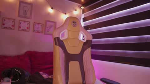 MILLY online show from December 1, 6:24 pm