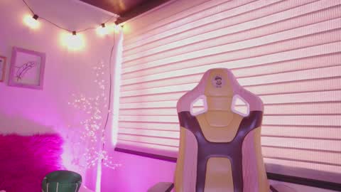 MILLY online show from March 17, 7:28 pm