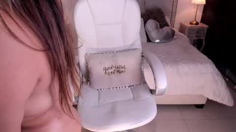 Snapshot of milly_white chatting on March 5, 12:39 am Milena online show from March 5, 12:39 am