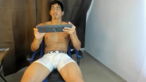 Snapshot of milo_31 chatting on April 13, 8:14 pm Milo online show from April 13, 8:14 pm