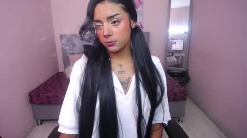 milu_carbajal_x online show from November 24, 8:41 pm