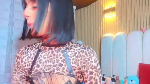 Snapshot of milu_carbajal_x chatting on July 18, 4:05 am milu_carbajal_x online show from July 18, 4:05 am