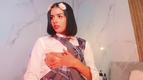 Snapshot of milu_carbajal_x chatting on July 18, 4:11 pm milu_carbajal_x online show from July 18, 4:11 pm
