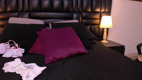 Snapshot of milu_w4llace chatting on February 13, 10:00 pm Milu Wallace online show from February 13, 10:00 pm
