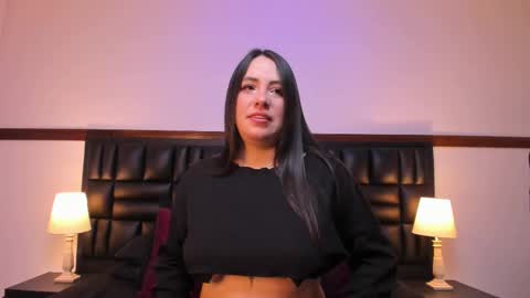 Snapshot of milu_w4llace chatting on February 15, 11:03 pm Milu Wallace online show from February 15, 11:03 pm