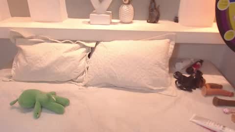 Snapshot of milu_w4llace chatting on October 1, 2:06 am Milu Wallace online show from October 1, 2:06 am