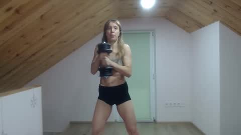 milusea online show from November 24, 1:11 pm