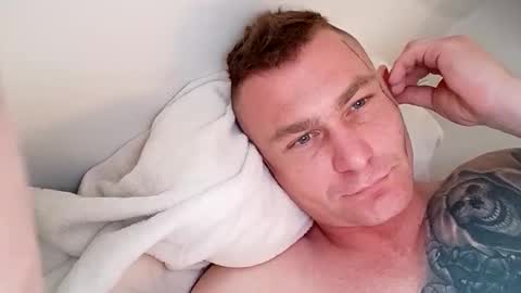 Snapshot of milutki439065 chatting on April 5, 4:48 pm Milutki14325 online show from April 5, 4:48 pm